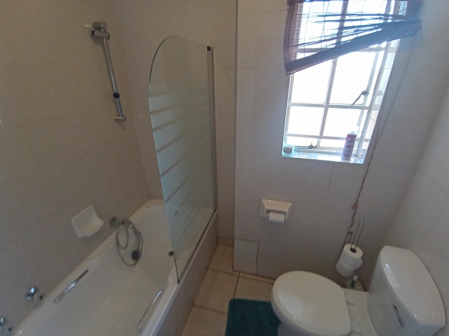 4 Bedroom Property for Sale in Bassonia Gauteng