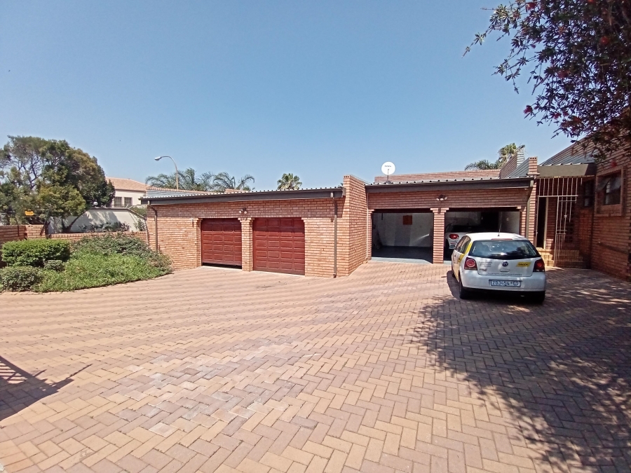 5 Bedroom Property for Sale in Glenvista Gauteng