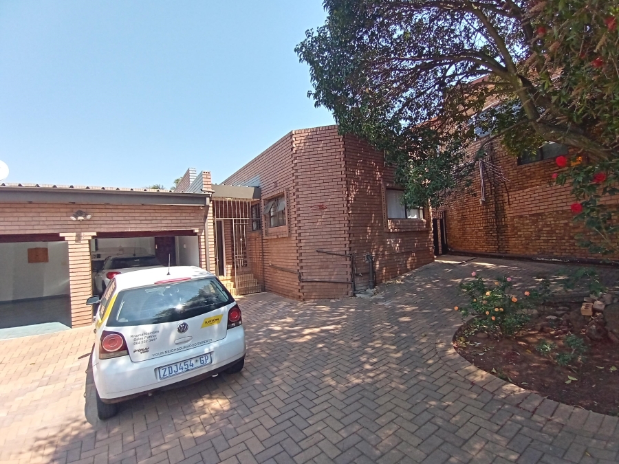 5 Bedroom Property for Sale in Glenvista Gauteng