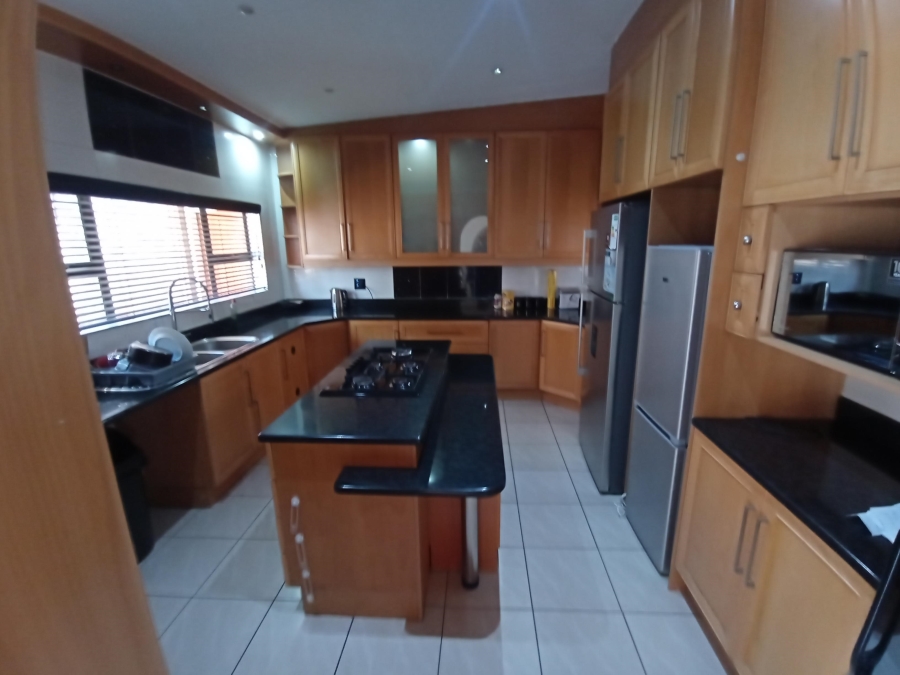 5 Bedroom Property for Sale in Glenvista Gauteng