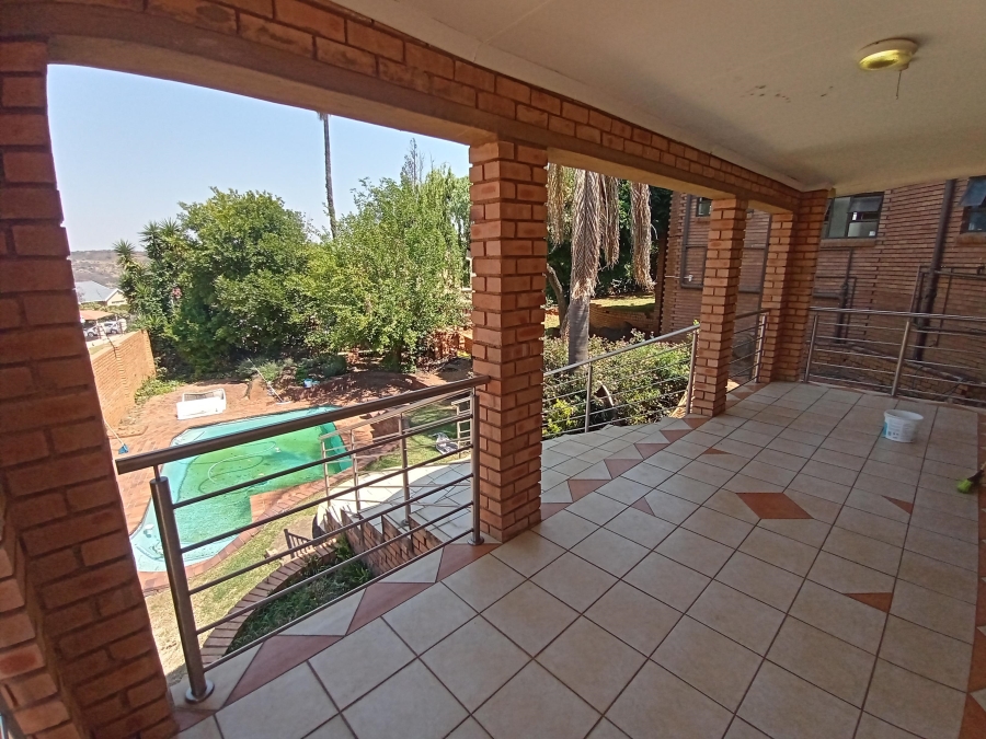5 Bedroom Property for Sale in Glenvista Gauteng