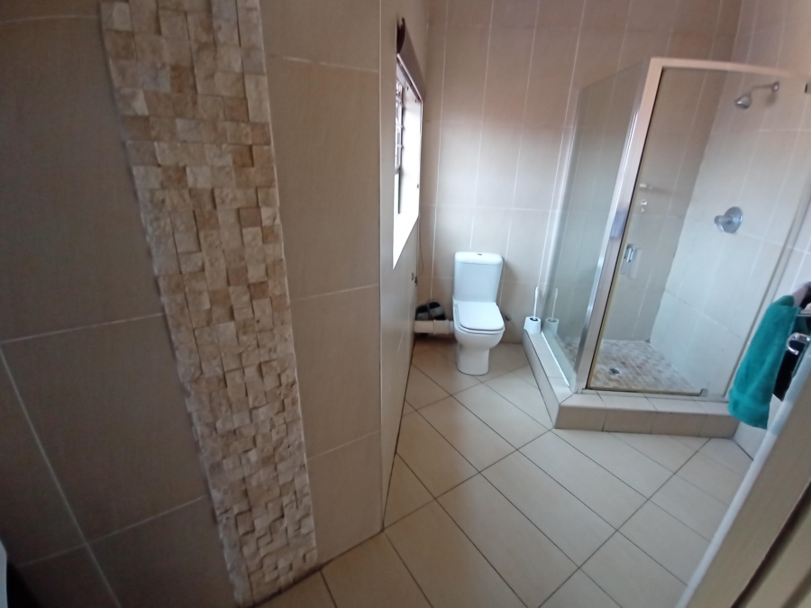 5 Bedroom Property for Sale in Glenvista Gauteng