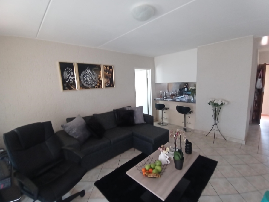 1 Bedroom Property for Sale in Mondeor Gauteng