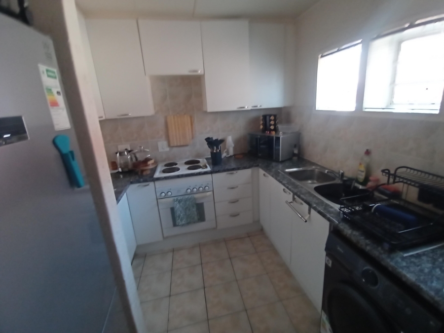 1 Bedroom Property for Sale in Mondeor Gauteng