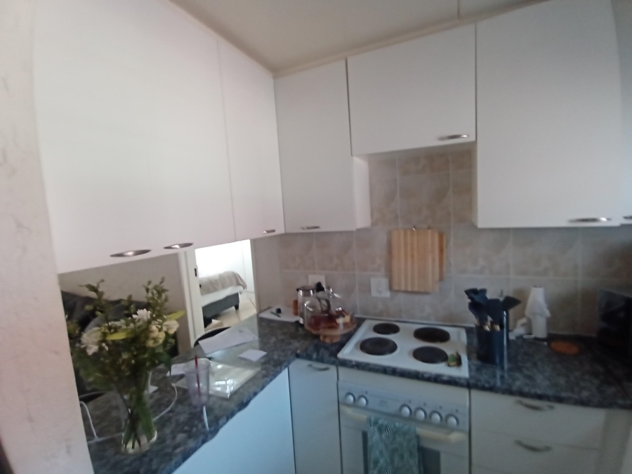 1 Bedroom Property for Sale in Mondeor Gauteng