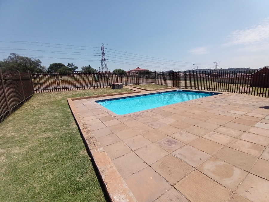 1 Bedroom Property for Sale in Mondeor Gauteng