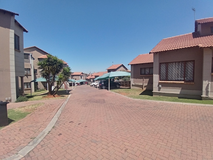 2 Bedroom Property for Sale in Mondeor Gauteng