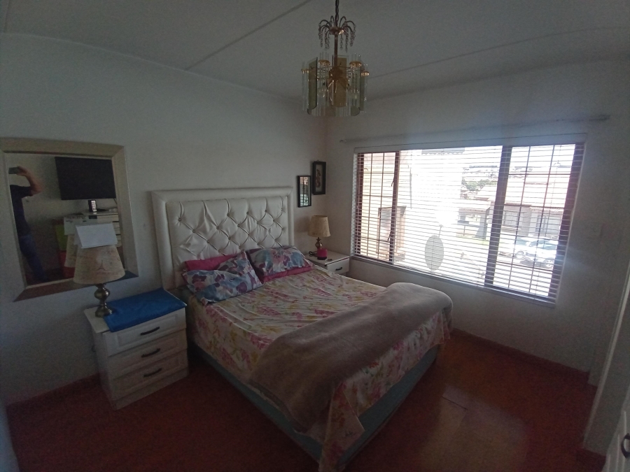 2 Bedroom Property for Sale in Mondeor Gauteng