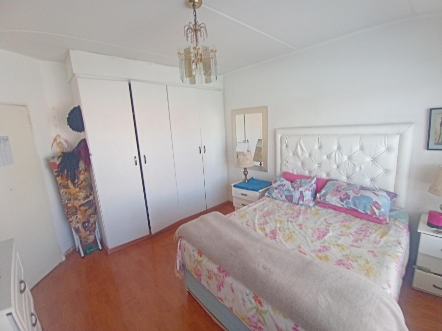 2 Bedroom Property for Sale in Mondeor Gauteng