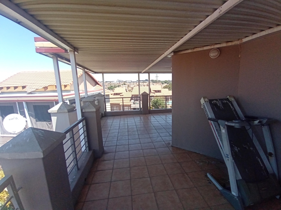 2 Bedroom Property for Sale in Mondeor Gauteng