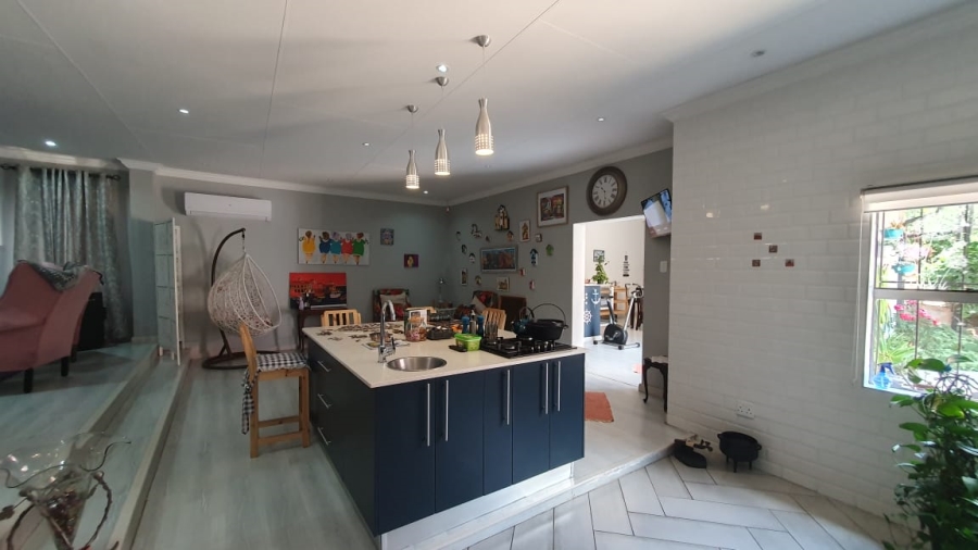 4 Bedroom Property for Sale in Oakdene Gauteng