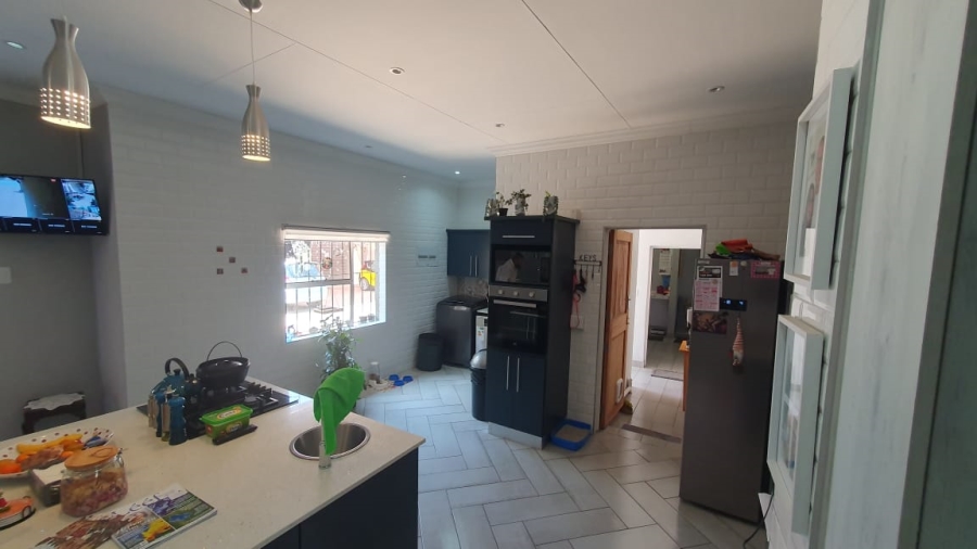 4 Bedroom Property for Sale in Oakdene Gauteng