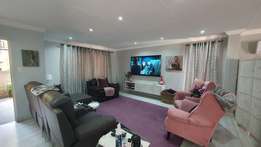 4 Bedroom Property for Sale in Oakdene Gauteng