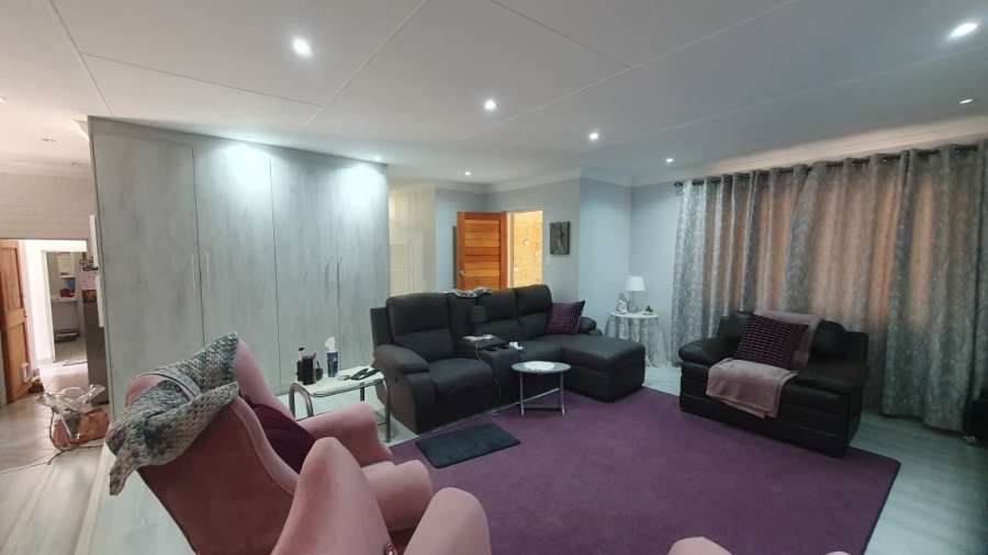 4 Bedroom Property for Sale in Oakdene Gauteng