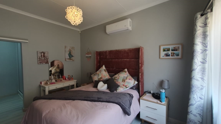 4 Bedroom Property for Sale in Oakdene Gauteng