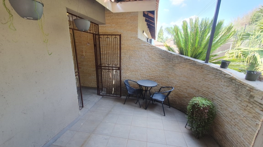 4 Bedroom Property for Sale in Oakdene Gauteng