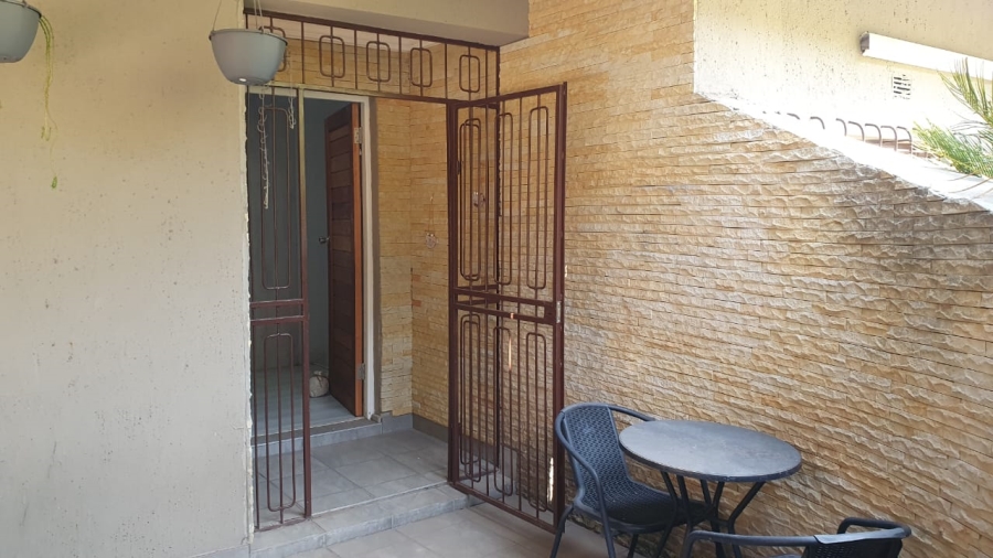 4 Bedroom Property for Sale in Oakdene Gauteng