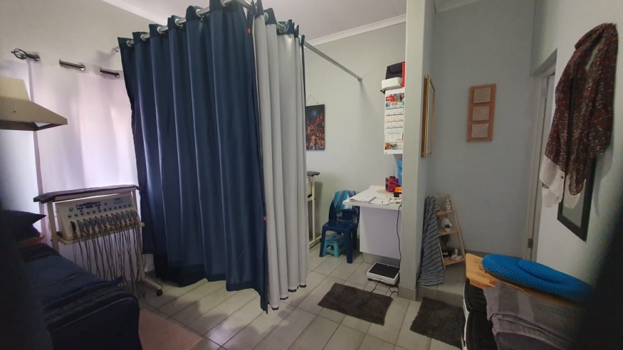 4 Bedroom Property for Sale in Oakdene Gauteng