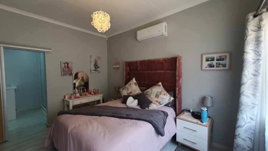 4 Bedroom Property for Sale in Oakdene Gauteng