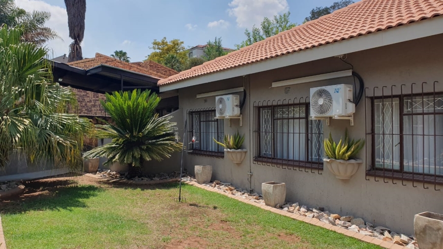 4 Bedroom Property for Sale in Oakdene Gauteng