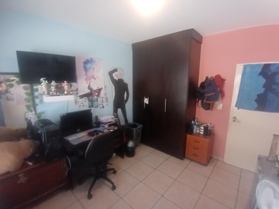 3 Bedroom Property for Sale in Mulbarton Gauteng