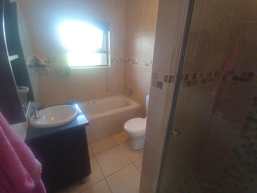3 Bedroom Property for Sale in Mulbarton Gauteng