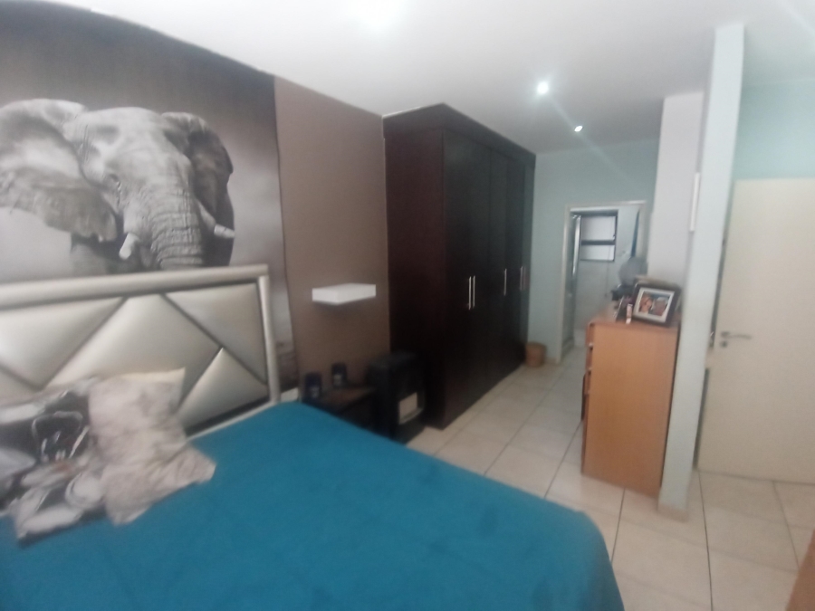 3 Bedroom Property for Sale in Mulbarton Gauteng