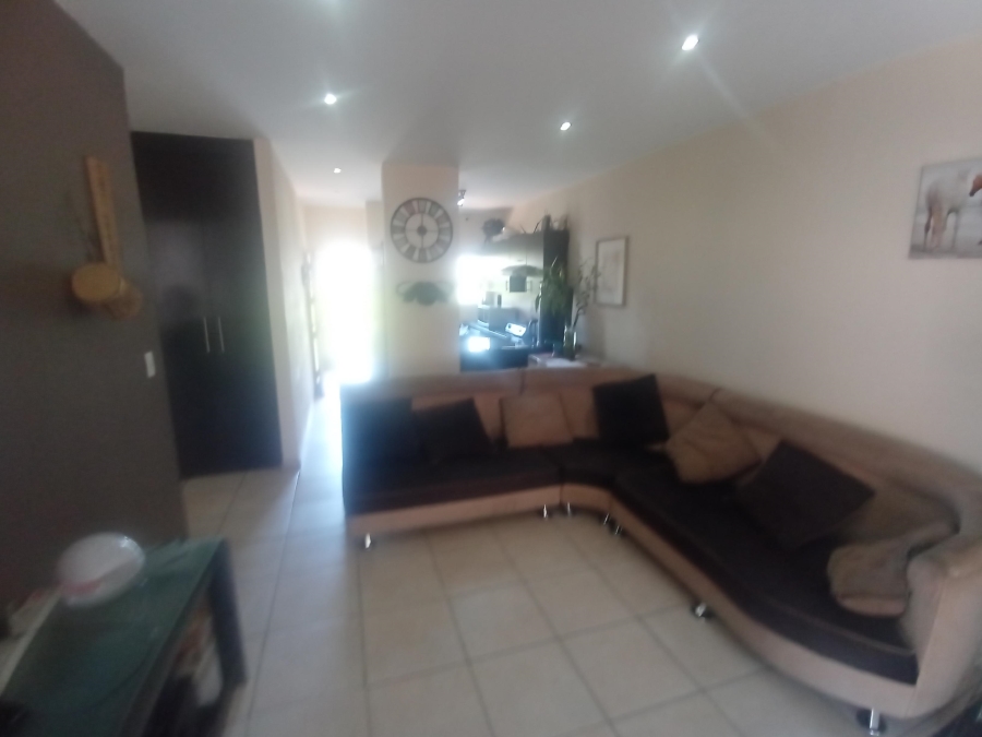3 Bedroom Property for Sale in Mulbarton Gauteng