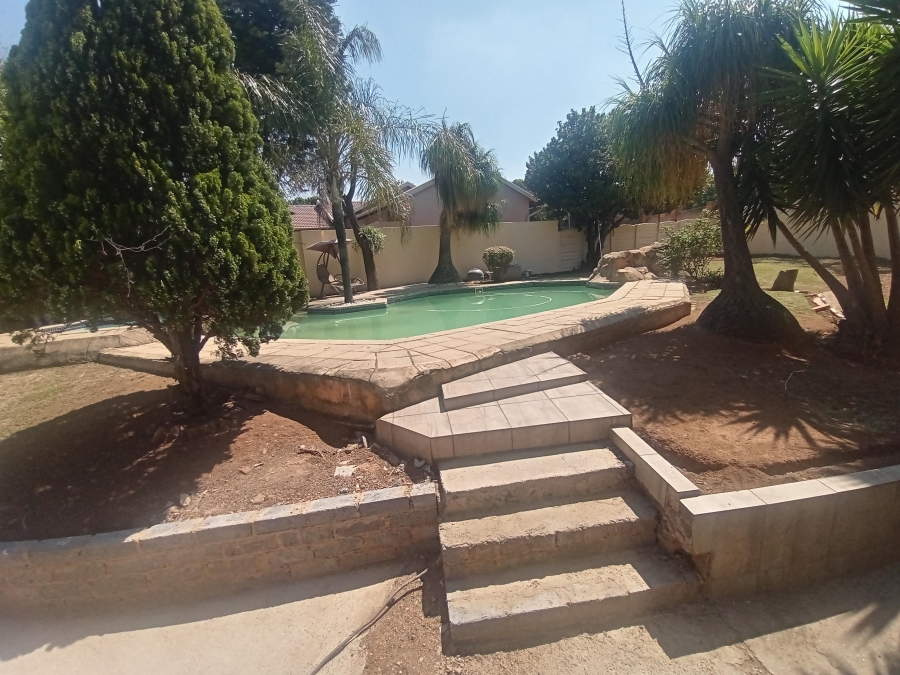 4 Bedroom Property for Sale in Mulbarton Gauteng