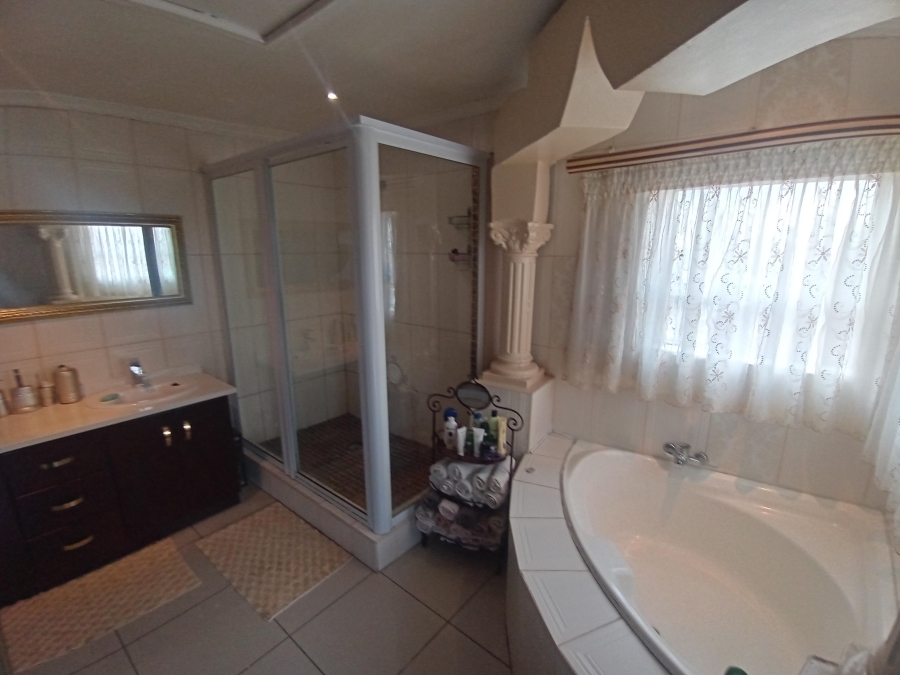 4 Bedroom Property for Sale in Winchester Hills Gauteng