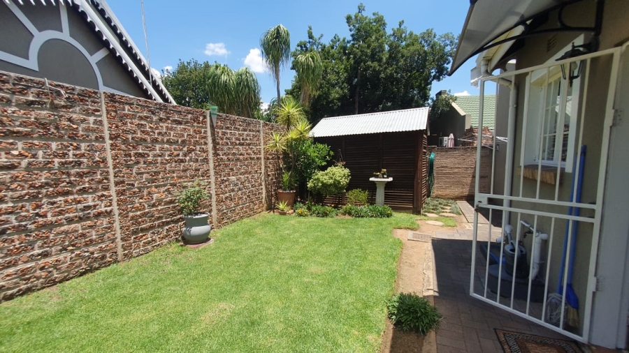 2 Bedroom Property for Sale in Verwoerdpark Gauteng