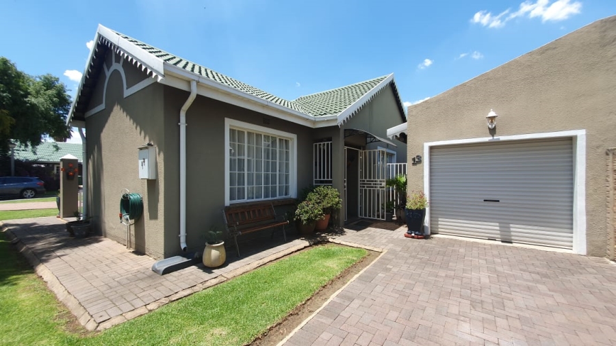 2 Bedroom Property for Sale in Verwoerdpark Gauteng
