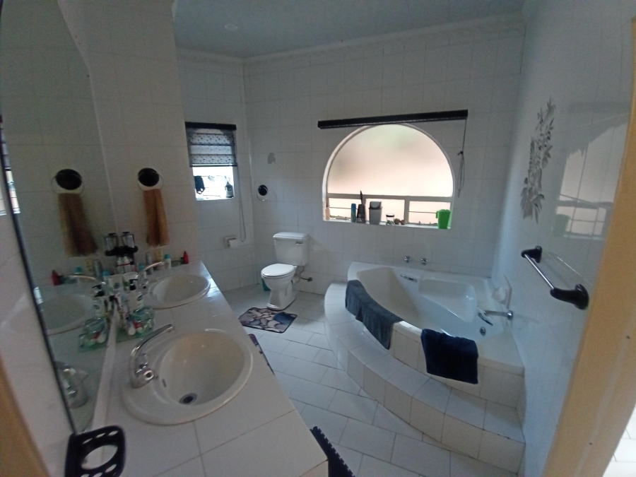 4 Bedroom Property for Sale in Bassonia Gauteng