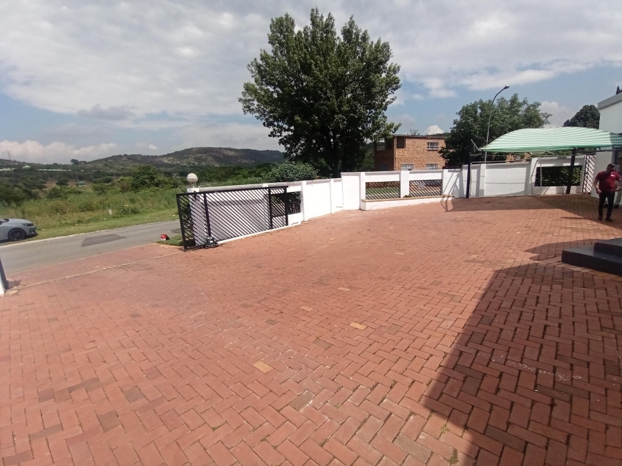 4 Bedroom Property for Sale in Glenvista Gauteng