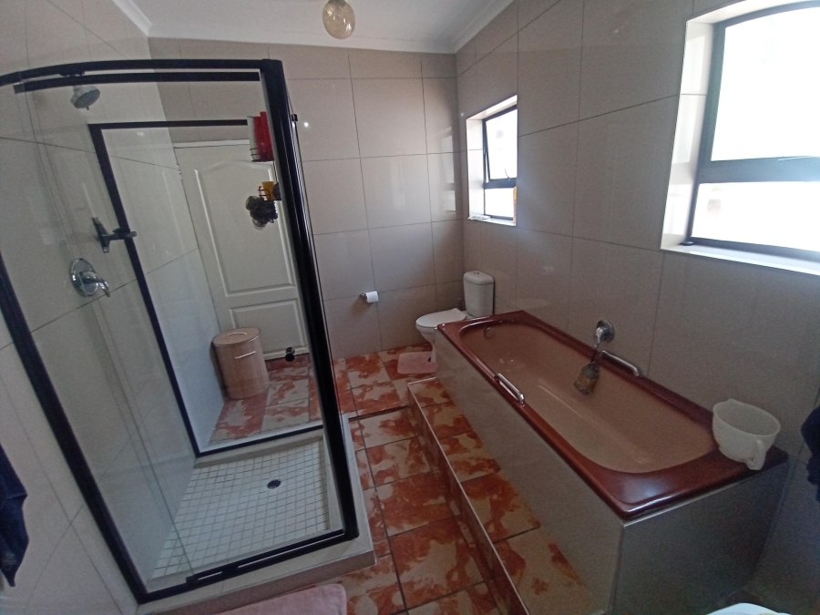 4 Bedroom Property for Sale in Glenvista Gauteng