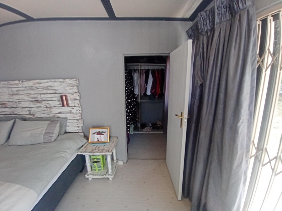 4 Bedroom Property for Sale in Glenvista Gauteng