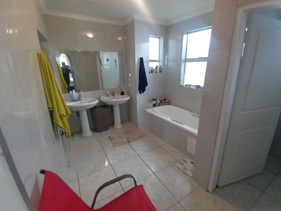 4 Bedroom Property for Sale in Glenvista Gauteng