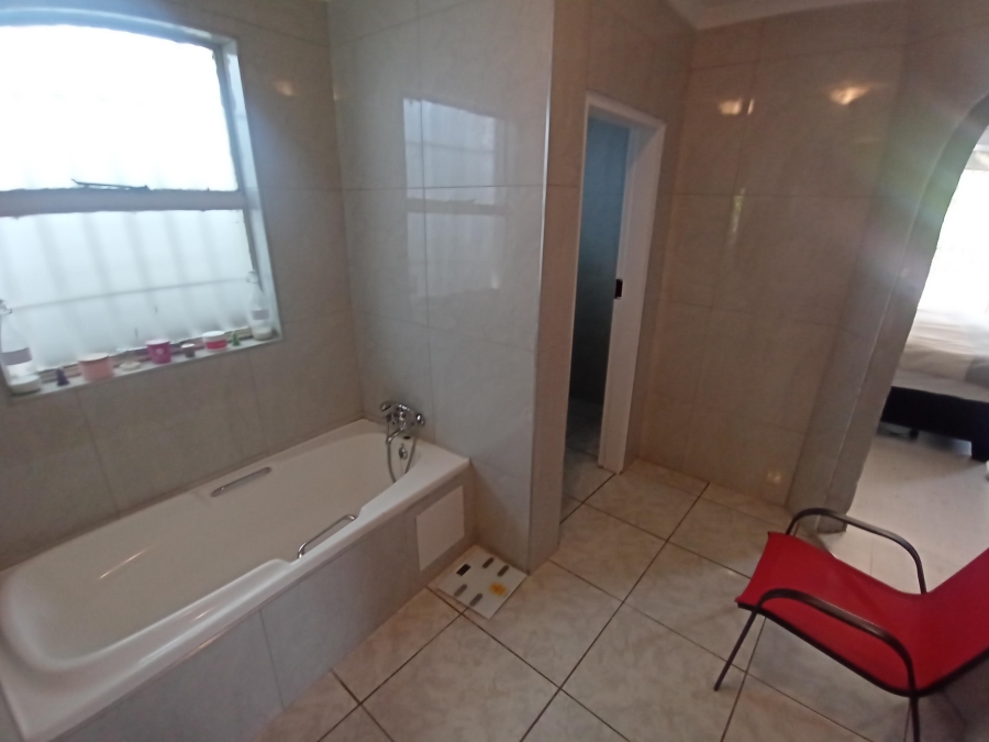 4 Bedroom Property for Sale in Glenvista Gauteng