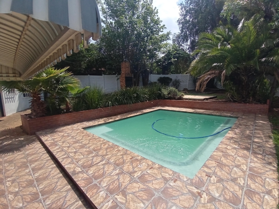 4 Bedroom Property for Sale in Glenvista Gauteng