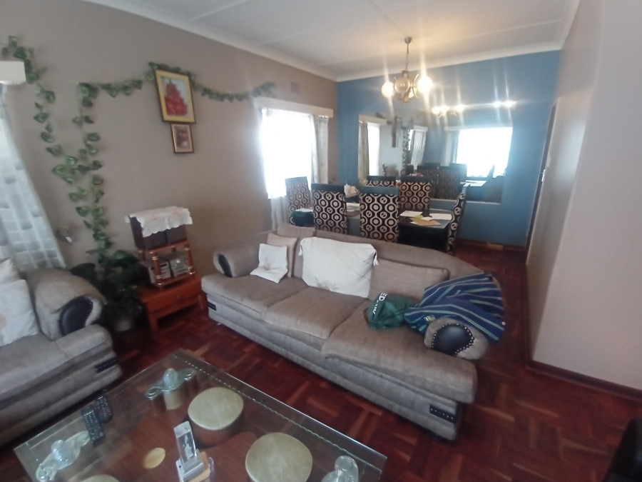 4 Bedroom Property for Sale in Linmeyer Gauteng