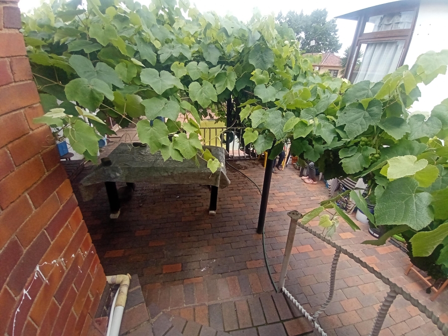 4 Bedroom Property for Sale in Linmeyer Gauteng