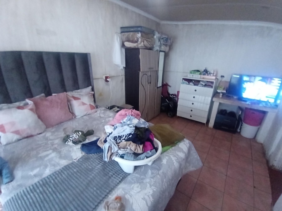 4 Bedroom Property for Sale in Linmeyer Gauteng