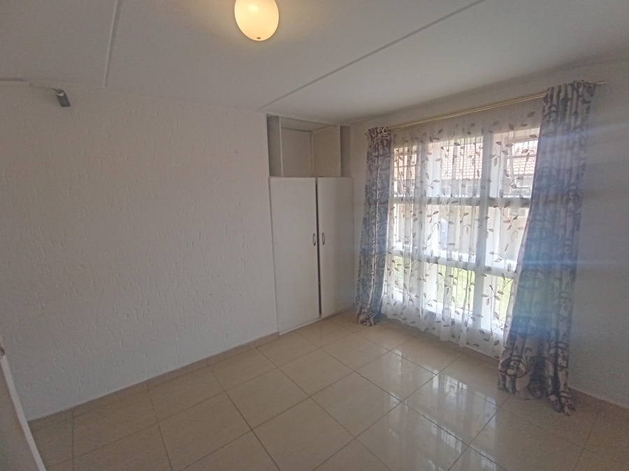 2 Bedroom Property for Sale in Mondeor Gauteng