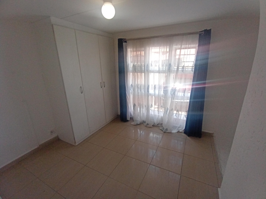2 Bedroom Property for Sale in Mondeor Gauteng