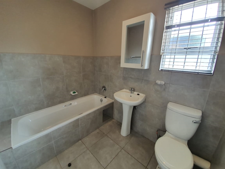 To Let 2 Bedroom Property for Rent in Die Hoewes Gauteng
