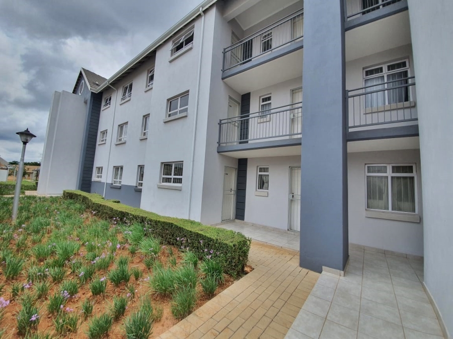 To Let 2 Bedroom Property for Rent in Die Hoewes Gauteng