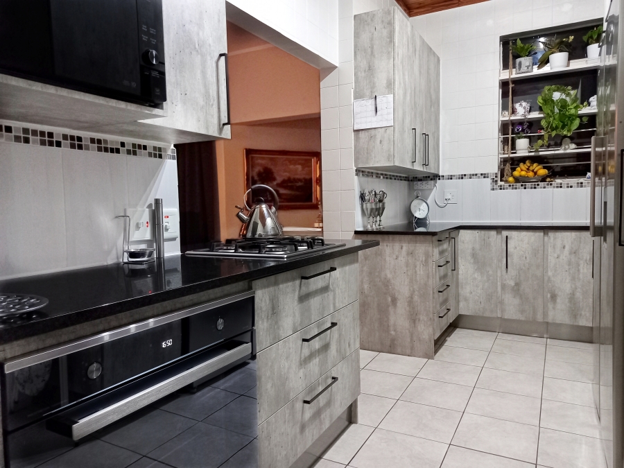 3 Bedroom Property for Sale in La Montagne Gauteng