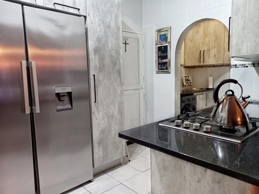 3 Bedroom Property for Sale in La Montagne Gauteng