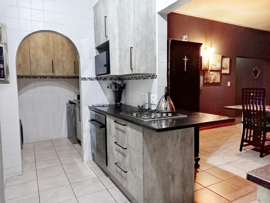 3 Bedroom Property for Sale in La Montagne Gauteng