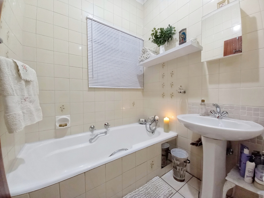 3 Bedroom Property for Sale in La Montagne Gauteng